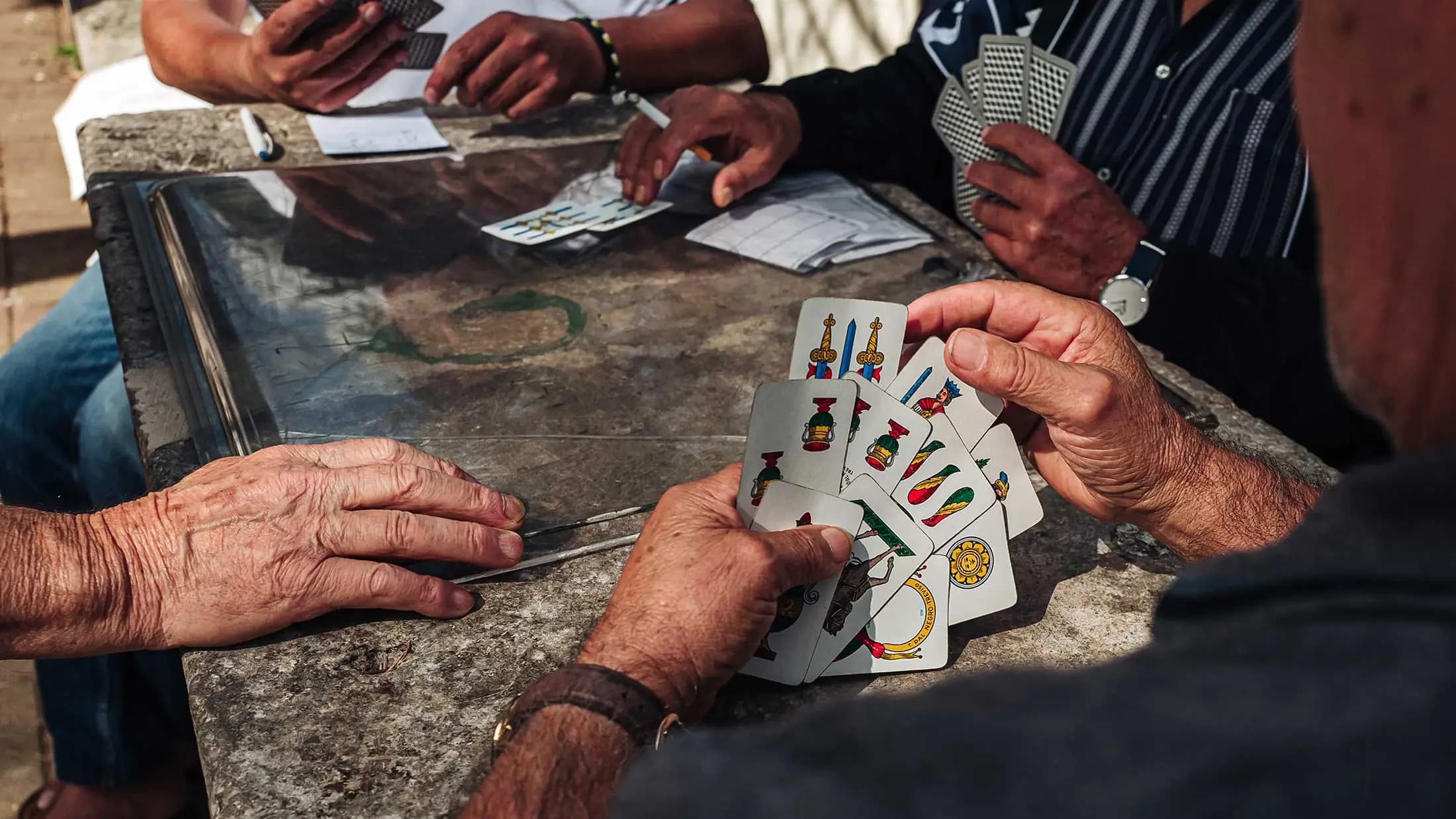 Non dobbiamo dimenticare le carte